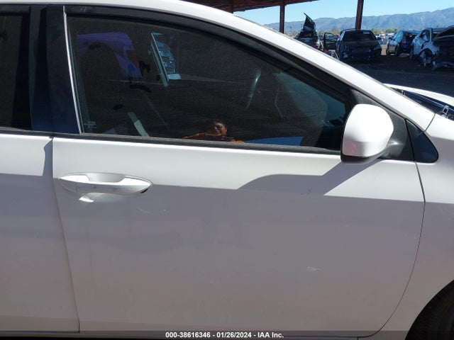 Toyota COROLLA LE 2017 5YFBURHEXHP582756 Image 13