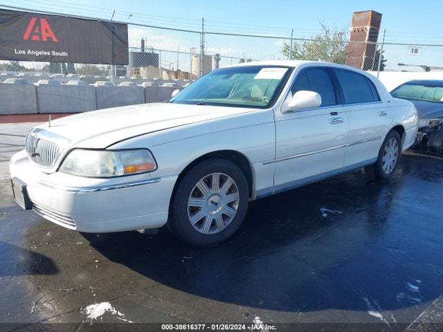 2003 LINCOLN TOWN CAR CARTIER/CARTIER PREMIUM VIN: 1LNHM83W43Y633494