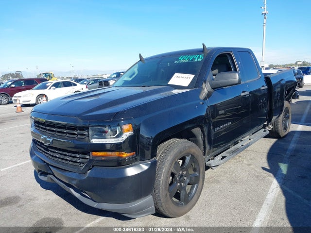 Chevrolet Silverado 1500 Wt 2018 1GCRCNEH7JZ249774 Image 2