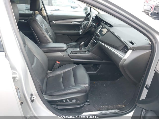 1GYKNDRS8HZ182957 Cadillac XT5 LUXURY