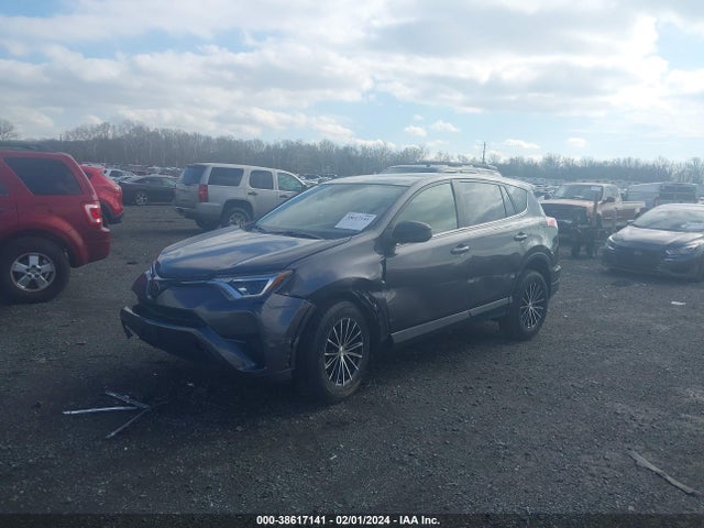 Toyota RAV4 LE 2018 JTMBFREV6JJ213854 Image 2
