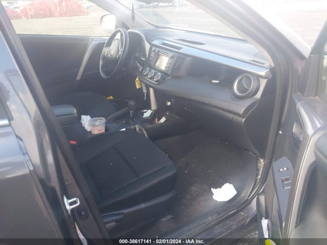 Toyota RAV4 LE 2018 JTMBFREV6JJ213854 Image 5