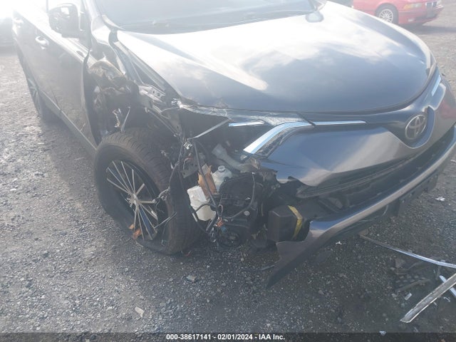 Toyota RAV4 LE 2018 JTMBFREV6JJ213854 Image 6