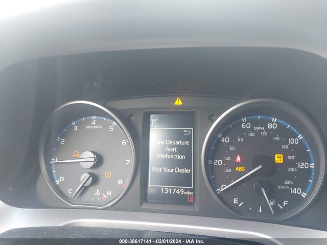Toyota RAV4 LE 2018 JTMBFREV6JJ213854 Image 7