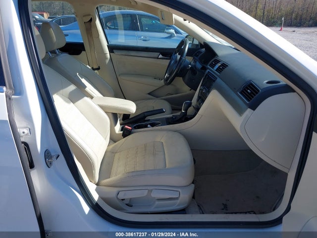 1VWBS7A3XFC041700 Volkswagen Passat 1.8t Se