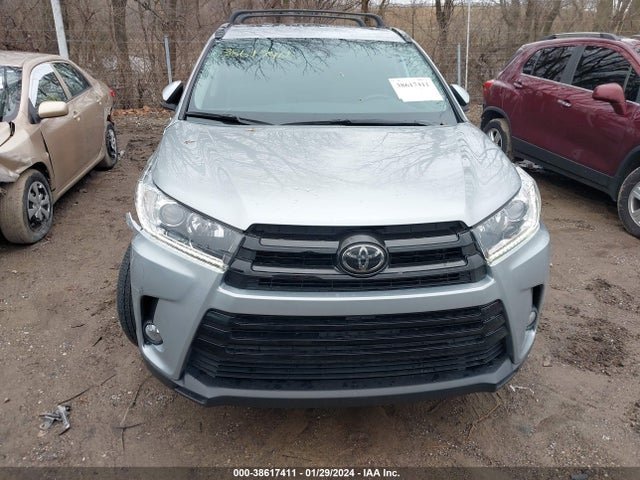 2018 TOYOTA HIGHLANDER SE VIN: 5TDJZRFH1JS541715