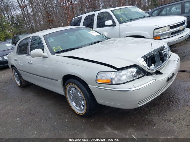 2007 LINCOLN TOWN CAR SIGNATURE VIN: 1LNHM81V87Y616651
