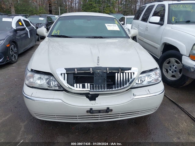 2007 LINCOLN TOWN CAR SIGNATURE VIN: 1LNHM81V87Y616651