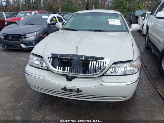 2007 LINCOLN TOWN CAR SIGNATURE VIN: 1LNHM81V87Y616651
