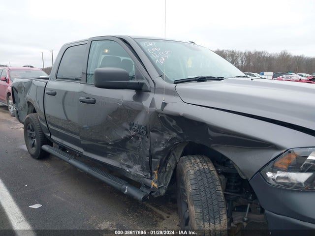 3C6RR7KGXMG670566 RAM 1500 Classic Tradesman  4x4 5'7 Box