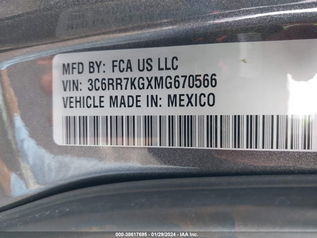 3C6RR7KGXMG670566 RAM 1500 Classic Tradesman  4x4 5'7 Box