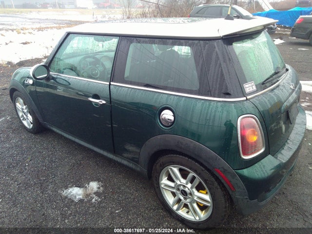 2010 MINI COOPER S WMWMF7C55ATW89563 Photo 2