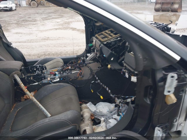 2017 JAGUAR F-TYPE SAJWJ6BV6H8K38971 Photo 4