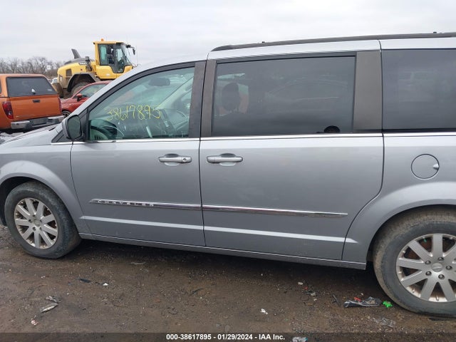 Продажа на аукционе авто 2015 Chrysler Town & Country Touring, vin: 2C4RC1BG1FR595731, номер лота: 38617895