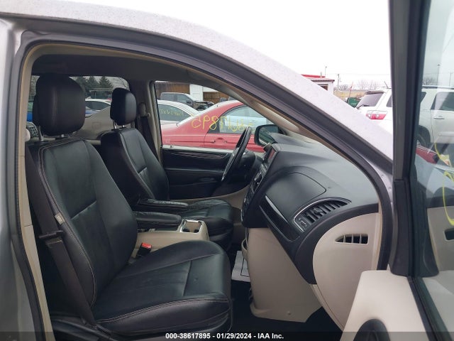 Продажа на аукционе авто 2015 Chrysler Town & Country Touring, vin: 2C4RC1BG1FR595731, номер лота: 38617895