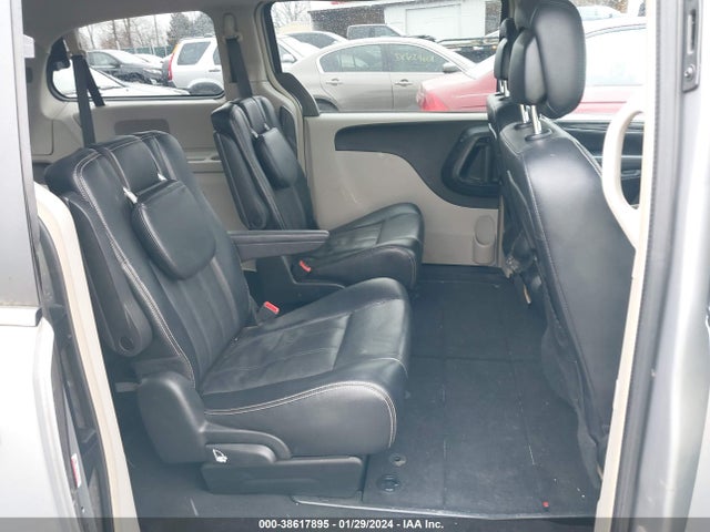 Продажа на аукционе авто 2015 Chrysler Town & Country Touring, vin: 2C4RC1BG1FR595731, номер лота: 38617895