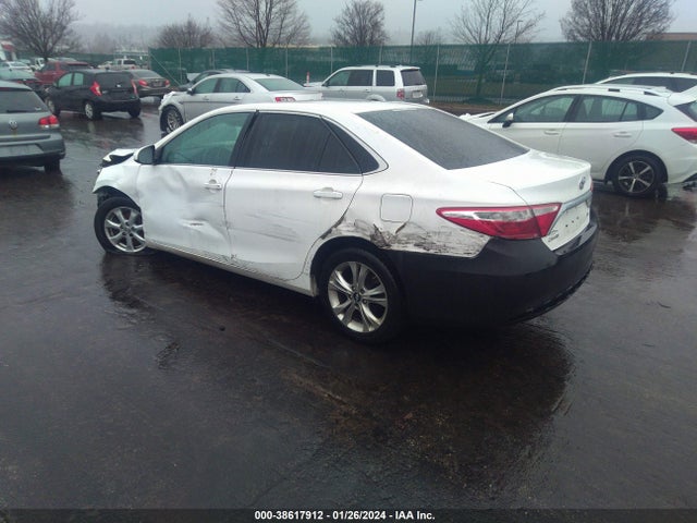 Toyota CAMRY LE 2016 4T4BF1FKXGR516814 Image 3
