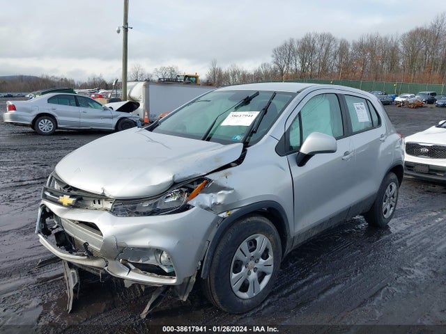 Chevrolet TRAX LS 2018 KL7CJKSB6JB613151 Image 2