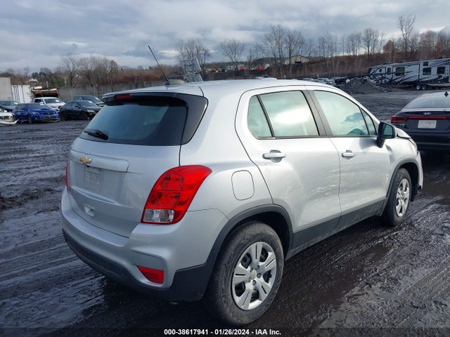 Chevrolet TRAX LS 2018 KL7CJKSB6JB613151 Image 4