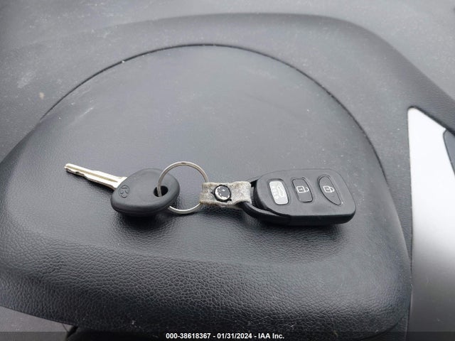 2012 HYUNDAI ELANTRA GLS VIN: 5NPDH4AE4CH083659