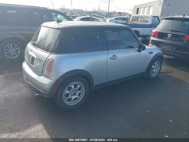 2005 MINI COOPER WMWRC33405TJ63667 Photo 3