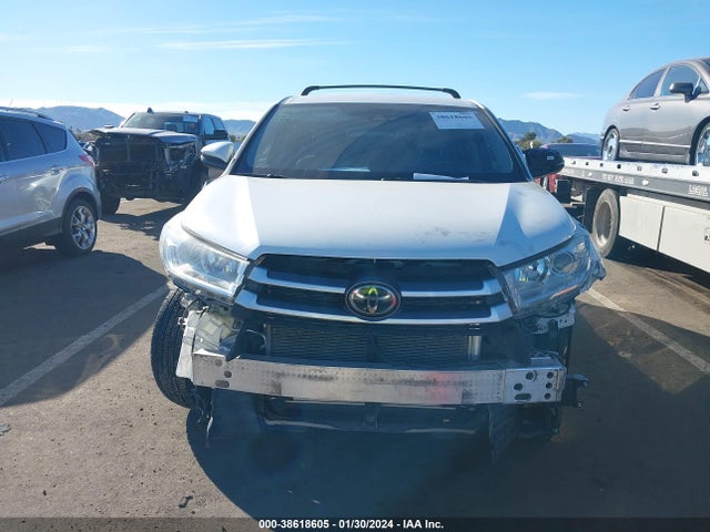 Toyota Highlander Le Plus 2018 5TDBZRFH3JS849859 Image 13