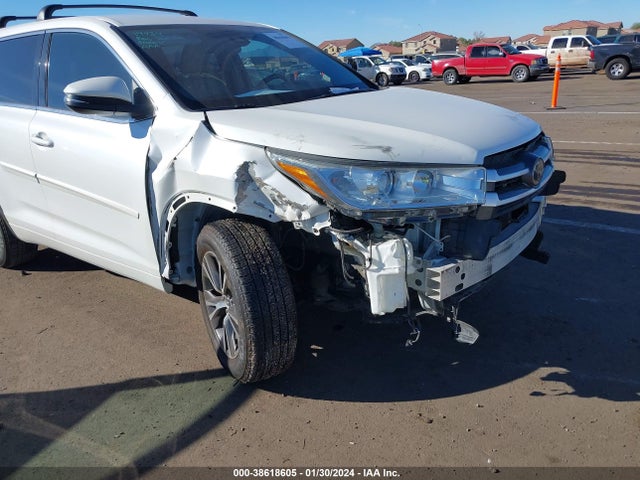 Toyota Highlander Le Plus 2018 5TDBZRFH3JS849859 Image 6