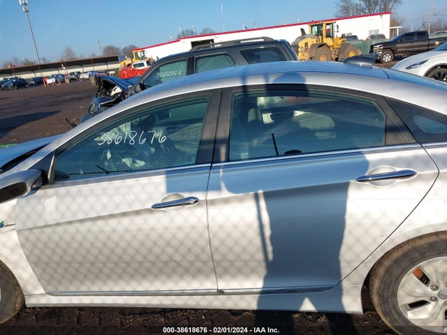 Hyundai SONATA HYBRID 2015 KMHEC4A43FA121058 Image 14