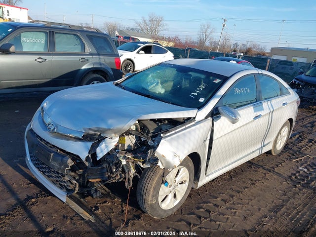 Hyundai SONATA HYBRID 2015 KMHEC4A43FA121058 Image 2
