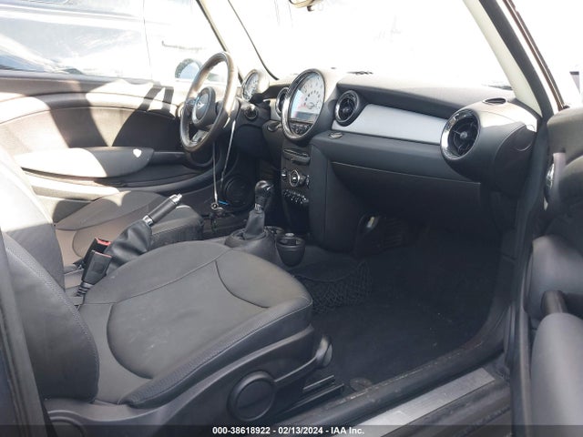 2011 MINI COOPER WMWSU3C56BT097483 Photo 4