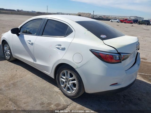 3MYDLBYV4JY305983 Toyota YARIS IA