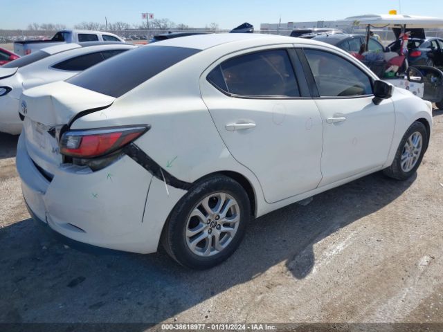 3MYDLBYV4JY305983 Toyota YARIS IA