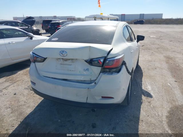 3MYDLBYV4JY305983 Toyota YARIS IA