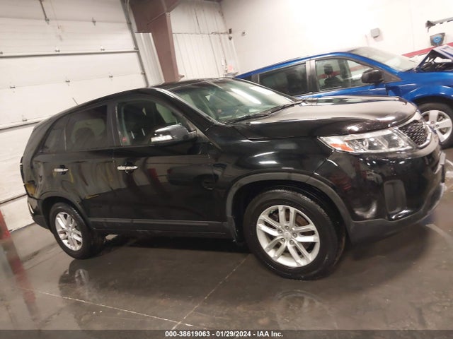 2015 KIA SORENTO LX VIN: 5XYKT3A66FG621265