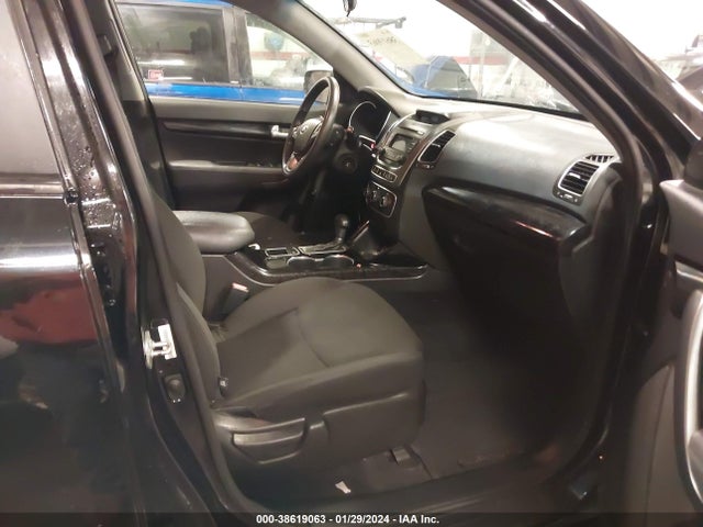 2015 KIA SORENTO LX VIN: 5XYKT3A66FG621265