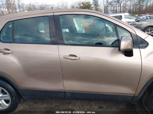 Chevrolet TRAX LS 2018 3GNCJKSB3JL313916 Image 13