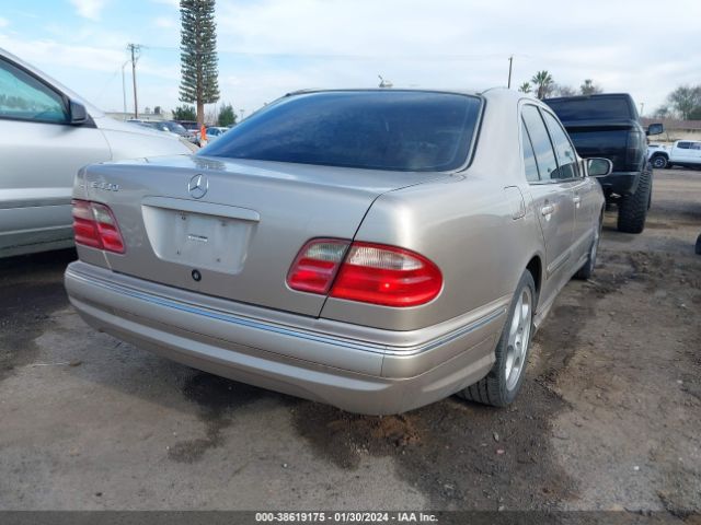 2001 MERCEDES-BENZ E-CLASS WDBJF70J41B353561 Photo 3