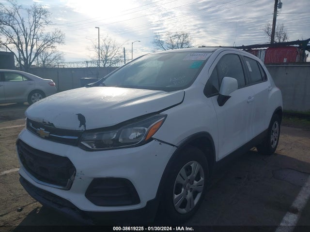 Chevrolet TRAX LS 2018 3GNCJKSB0JL355573 Image 2