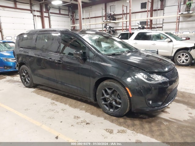 Продаж на аукціоні авто 2018 Chrysler Pacifica Touring L, vin: 2C4RC1BGXJR214354, номер лоту: 38619379