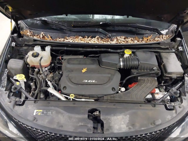 Продаж на аукціоні авто 2018 Chrysler Pacifica Touring L, vin: 2C4RC1BGXJR214354, номер лоту: 38619379
