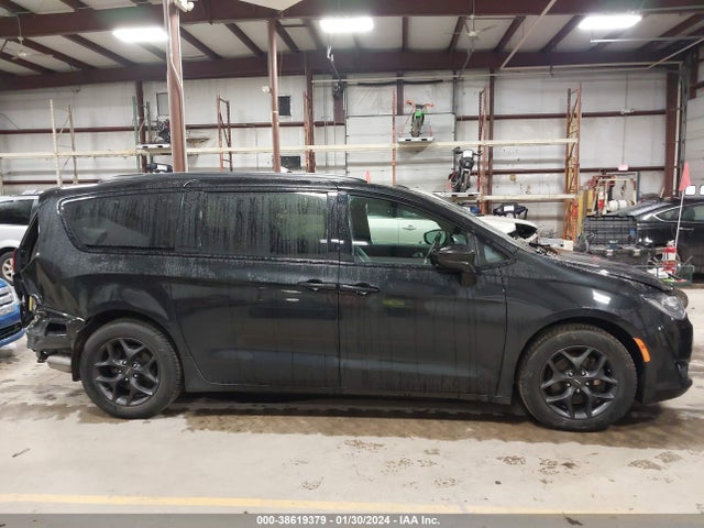 Продаж на аукціоні авто 2018 Chrysler Pacifica Touring L, vin: 2C4RC1BGXJR214354, номер лоту: 38619379