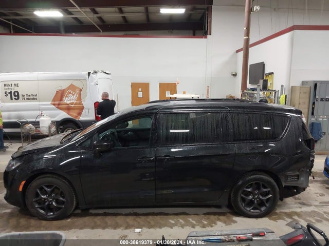 Продаж на аукціоні авто 2018 Chrysler Pacifica Touring L, vin: 2C4RC1BGXJR214354, номер лоту: 38619379