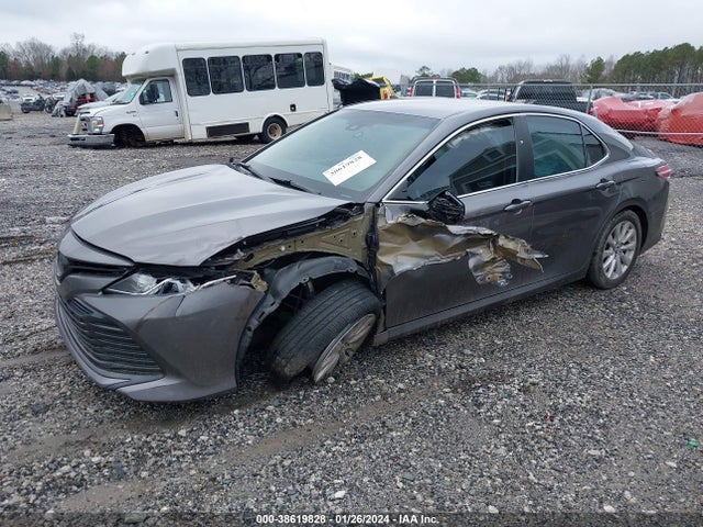 Toyota CAMRY LE 2020 4T1C11AK6LU340584 Image 2