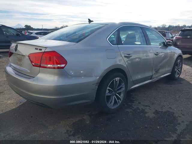 1VWBT7A39EC098370 Volkswagen Passat 1.8t Sport