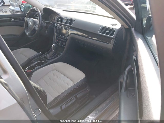 1VWBT7A39EC098370 Volkswagen Passat 1.8t Sport