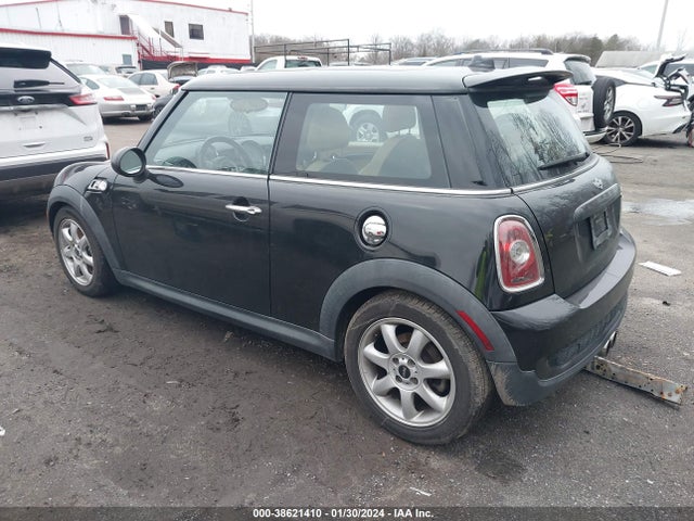 2010 MINI COOPER S WMWMF7C58ATX43695 Photo 2