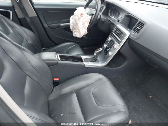 YV140MEKXH1359276 Volvo V60 T5 Premier