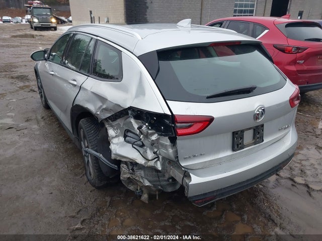 W04GV8SX4J1093684 Buick Regal Tourx Essence