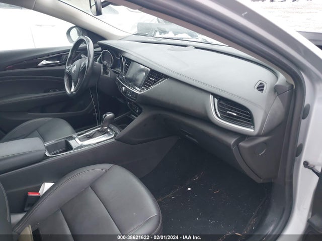 W04GV8SX4J1093684 Buick Regal Tourx Essence