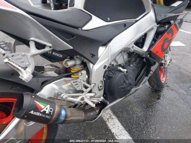 2017 APRILIA RSV4 ZD4KEU002HS000829 Photo 7